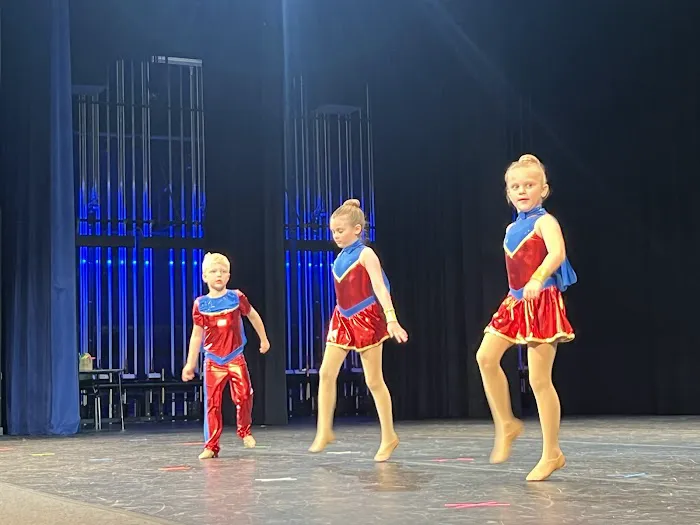 Grand Central Academy of Performing Arts, Dance, Musical Theatre & Acrobatics for Kids & Adults Picture 4