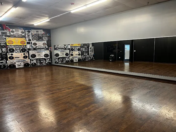 XLNC Dance Studio Picture 2