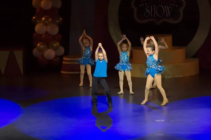 Dance Extraordinaire Picture 7