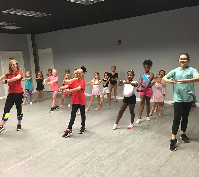 Dancin' On Broad Picture 3