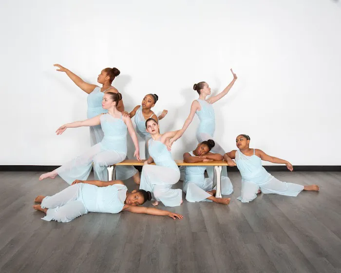 Essence-Movement Dance Std Picture 8