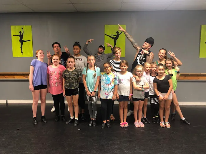 Dynamic Dance Force Picture 4