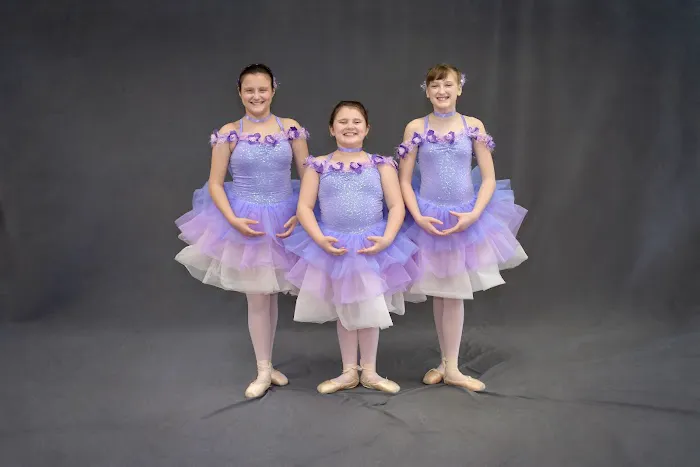 Act! Dance! Sing! Picture 2