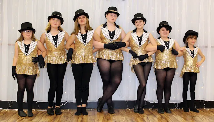 Act! Dance! Sing! Picture 3