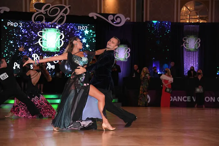 Merenkov Ballroom Picture 10