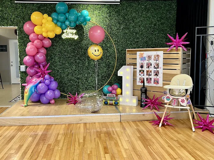 The Dance Floor Picture 5