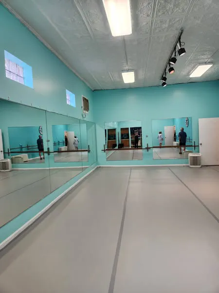 Walnut Street Studio Picture 3