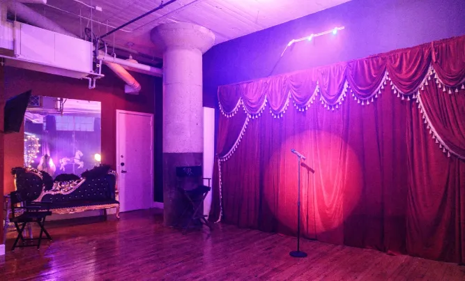 The Ricochet Room Picture 8