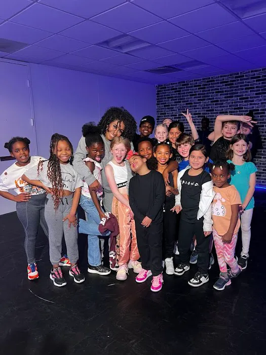 iDANZ Performing Arts Studio Picture 3