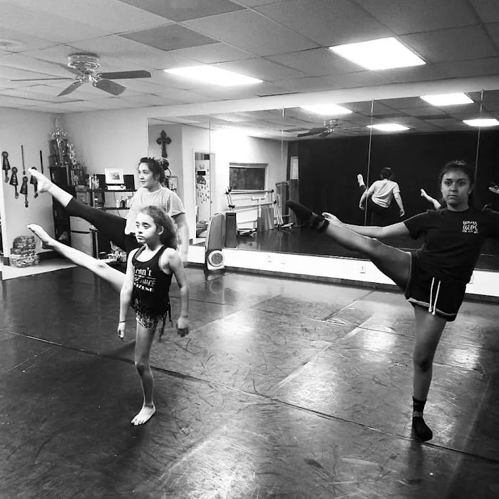 N'ertia Dance Company Picture 4