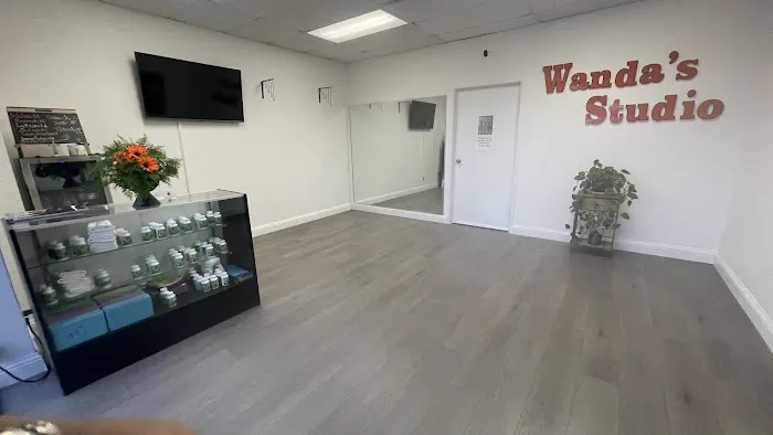 Wanda's Studio Picture 6