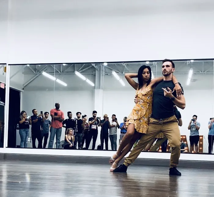 Dallas Can Dance Picture 9