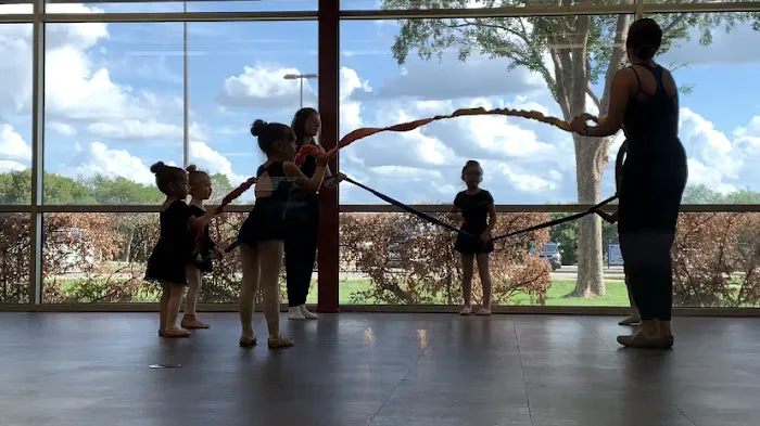 Ten Feet Tall Dance Studio Picture 3