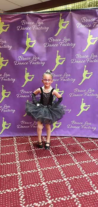 Bruce Lea Dance Factory Picture 4