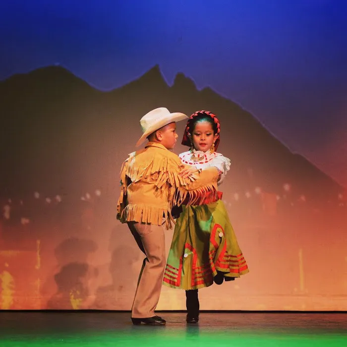 Compañia Folklorica Mexico Lindo FW Picture 1