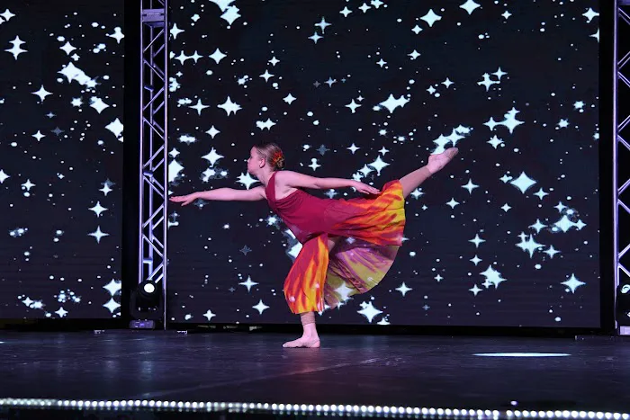 3-D DANCE Picture 3
