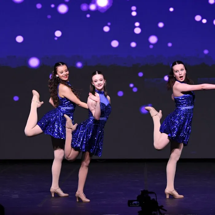 3-D DANCE Picture 9