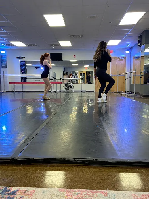 Dance Loud Academy Picture 9