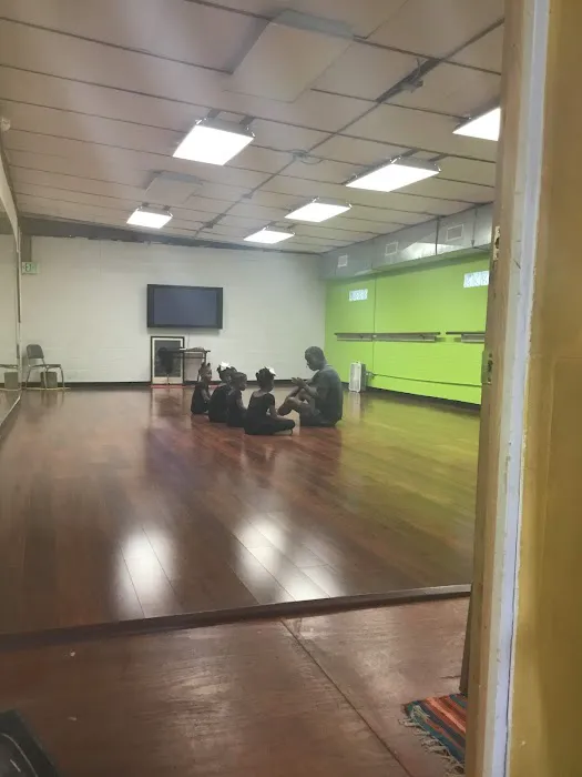Intercity Row Modern Dance Co Picture 3