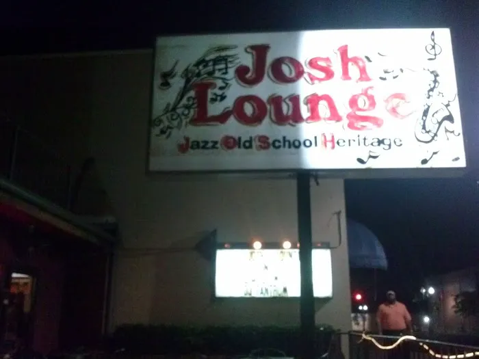 J.O.S.H. Lounge Picture 4
