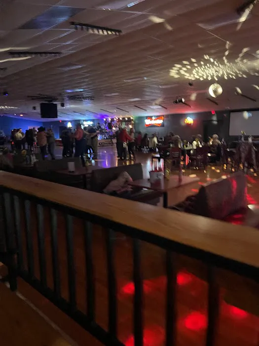 Betty's Big Country Dance Hall Picture 10
