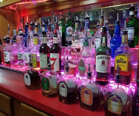 Boogies Bar & Grill