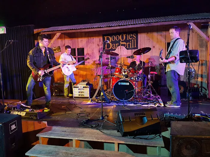 Boogies Bar & Grill Picture 4