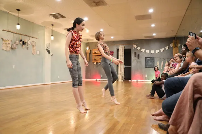 Frame Dance Picture 3