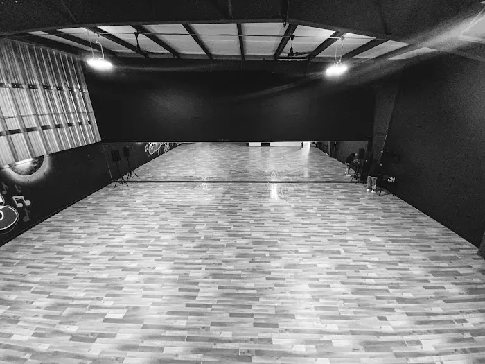 Garage 713 Studio Picture 1