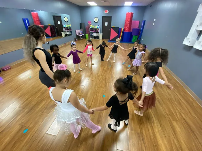 The stage dance studio Picture 4