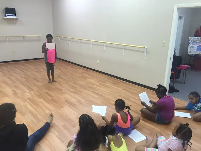 Born 2 Perform Picture 6