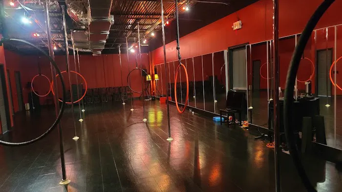 Revolve Pole Studio Picture 4