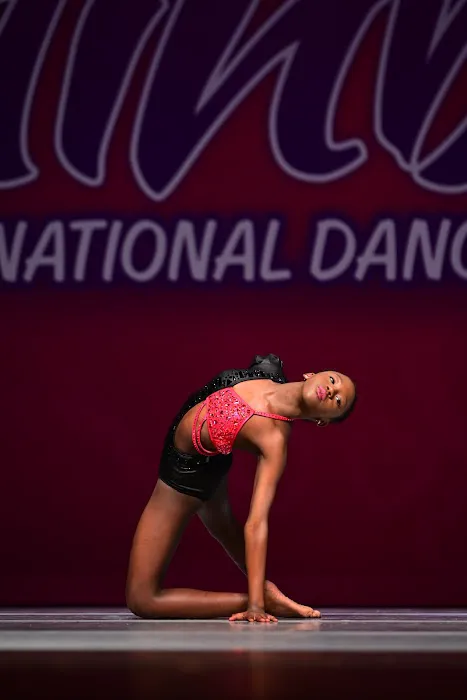 En Pointe Dance Academy Picture 6