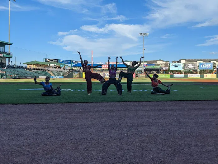 Bollycurves | Bollywood Dance + Fitness + Yoga Picture 7