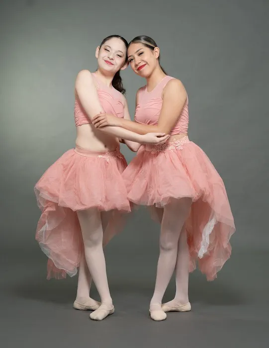 DISTRCT ARTS Dance Collective TEXAS Picture 7
