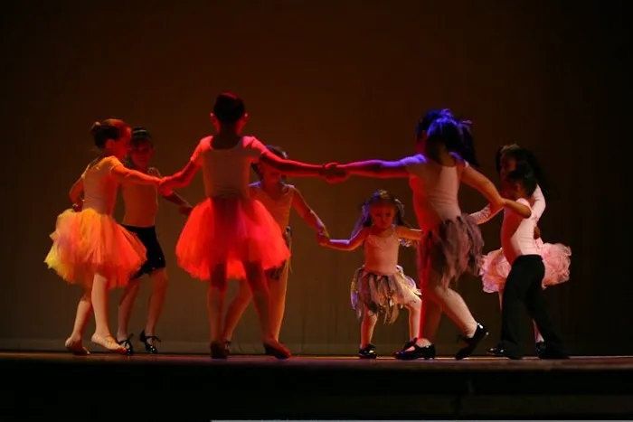 DISTRCT ARTS Dance Collective TEXAS Picture 4