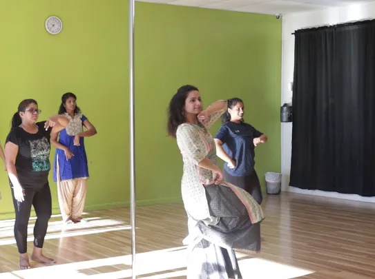 BEND IT LIKE BOLLYWOOD DANCE CO. Picture 10
