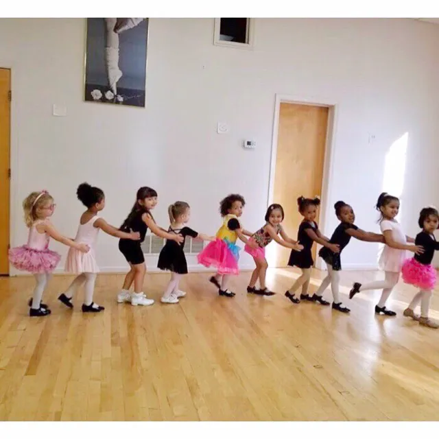 Victoria's Dance Stars Picture 1