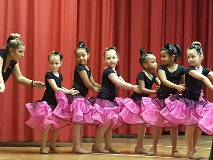 Victoria's Dance Stars Picture 4