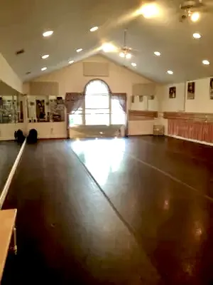 Suto Dance Studio Picture 1