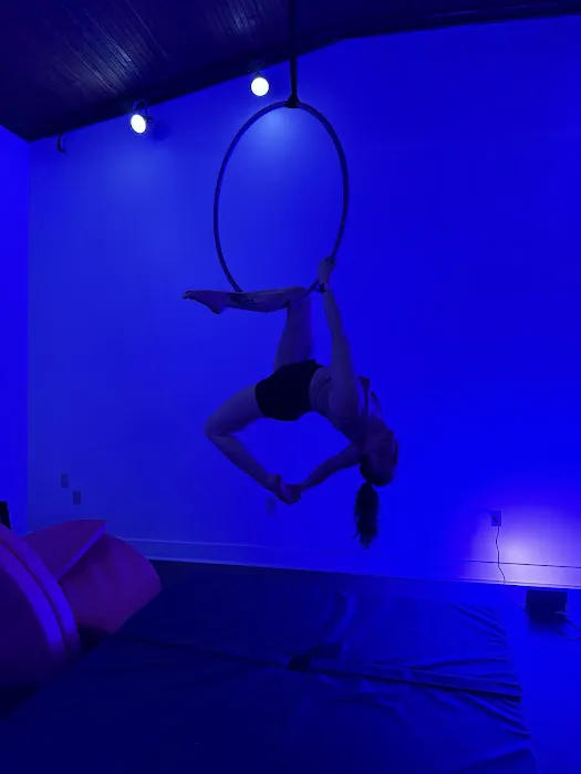 Hypnotic Pole Fitness Picture 9