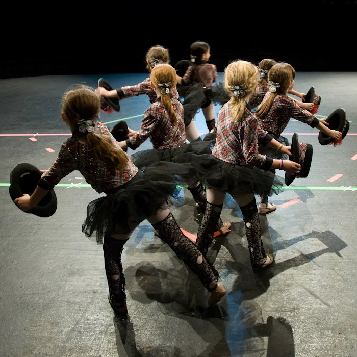 Tiny Dancers Picture 5