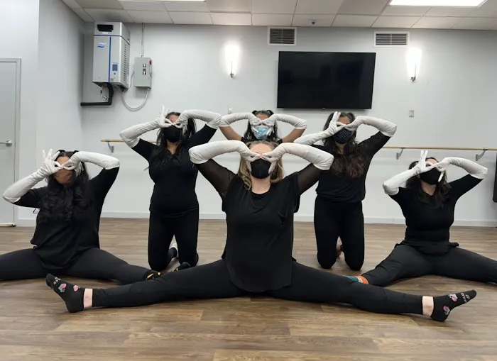 Umiverse Dance Company Picture 5