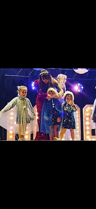 Heath's Gym Dance Crew Picture 8