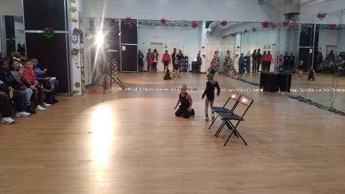 Bodies In Motion Performing Picture 8