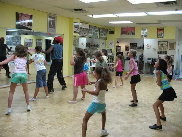 Sande Mule' Dance Academy Picture 3