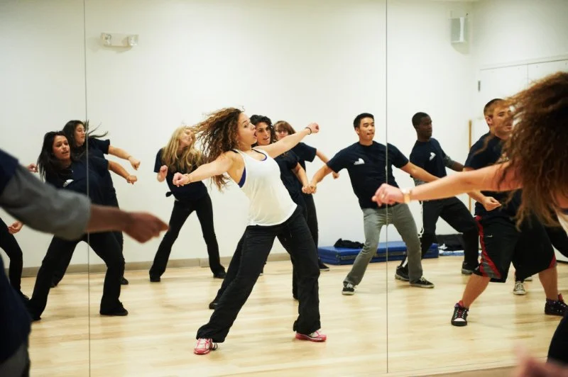 How to Overcome the Fear of Dancing in Front of Others: Practical Tips and Insights