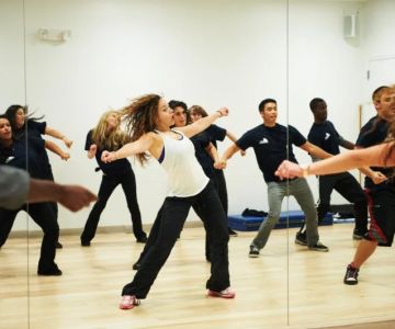How to Overcome the Fear of Dancing in Front of Others: Practical Tips and Insights