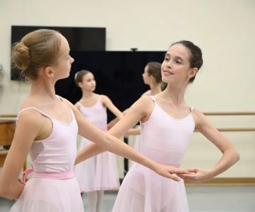 The Future of Dance Classes: Hybrid Models and Tech Integration