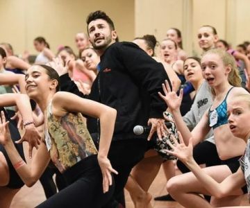 How to Travel to a Dance Festival or Convention in the US
